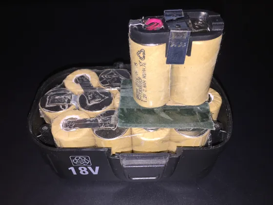 Batería de herramienta de 18 V abierta
